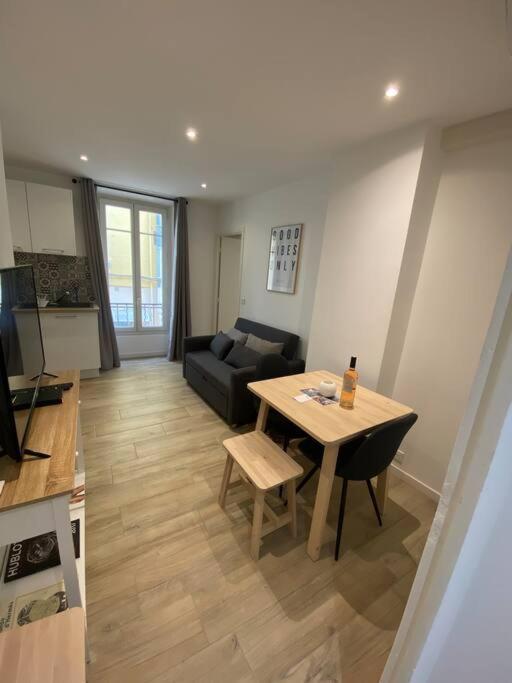 Apartament Le Coeur Du Port De Golfe Juan - Parking - Clim - Wifi Vallauris Zewnętrze zdjęcie